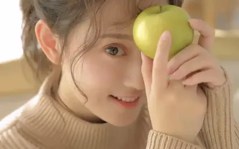 刘亦菲裙摆拉出瞬间